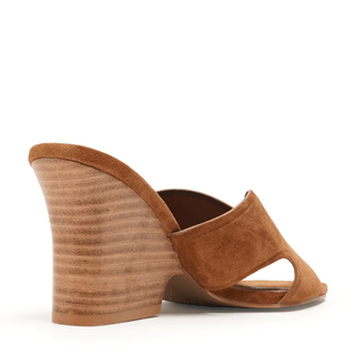 Faye Wedge